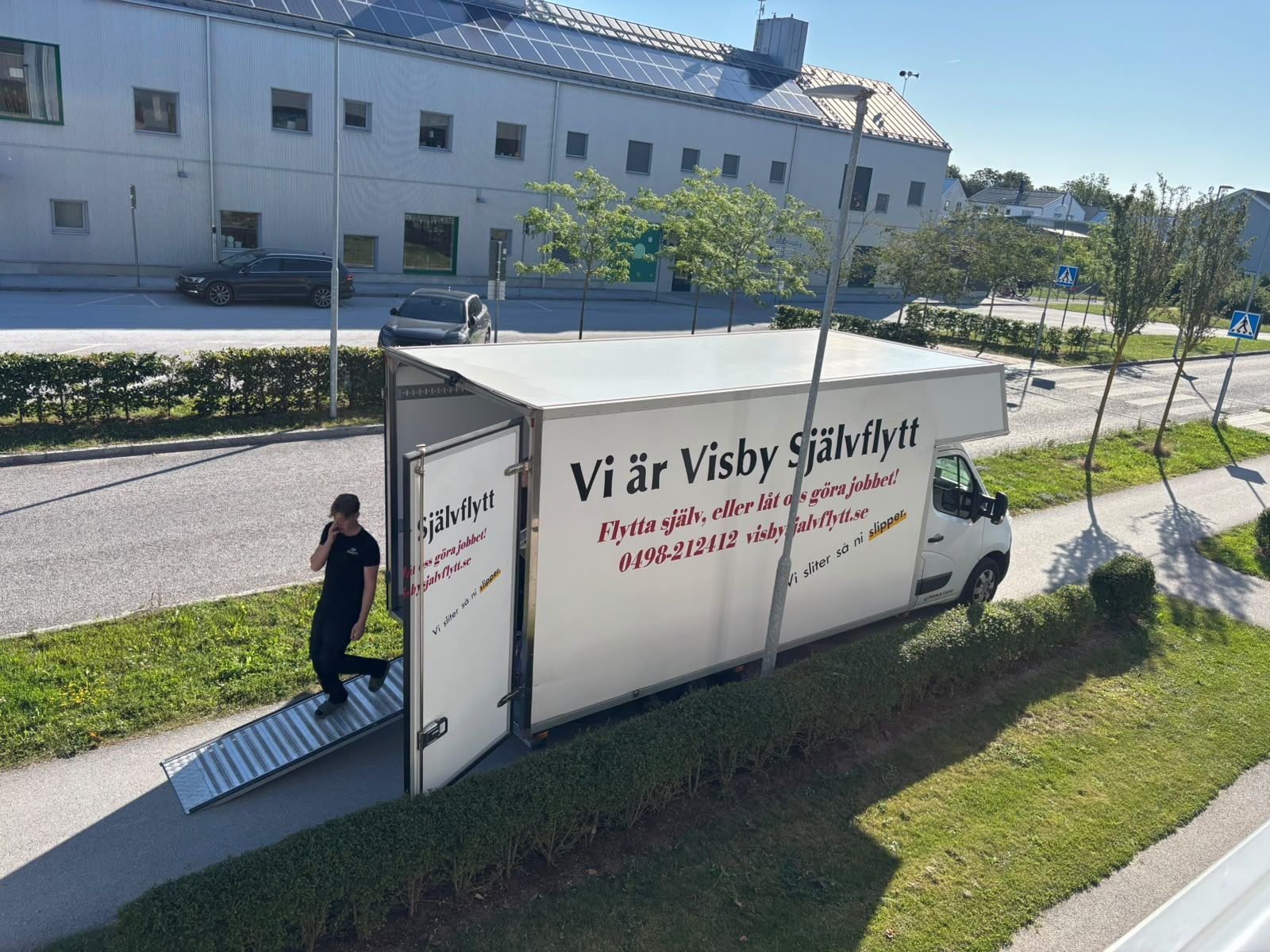 Visby Självflytts flyttbil på Gotland